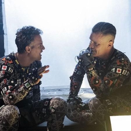 Mark Ruffalo having a conversation with Josh Brolin